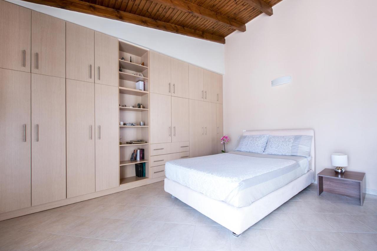 Apartmán Top Floor Modern Studio In Central Koropi Exteriér fotografie